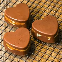 Heart-Shaped Dubai Chocolate 1 Piece