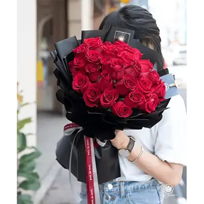 چەپکە گوڵی سوور لەگەڵ ئیکسسوارات، ٤٥ گوڵ
