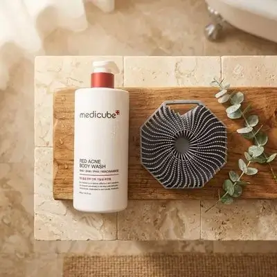 Medicube Red Acne Body Wash + Germophobe Body Loofah