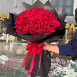Natural Bouquets Of Red Roses