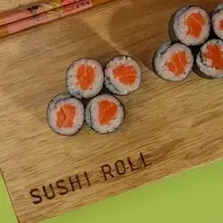 Maki Salmon (8 pieces)