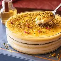 Cheese dessert box with pistachios