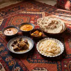 قاورمەی گەرمیانی بە گۆشتی خۆماڵی