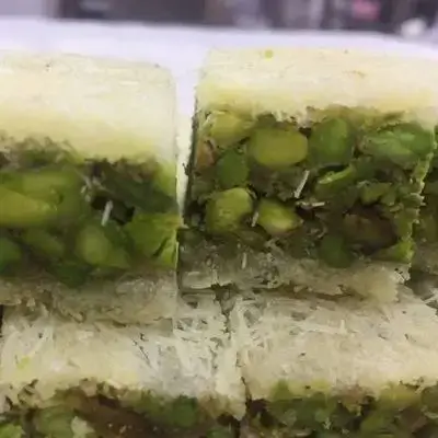 Pistachio Blurya