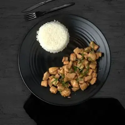 Honey Garlic Chicken Bites (505 Cal | P:58G)