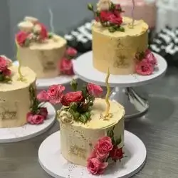 Vanilla Cake For 5 Person