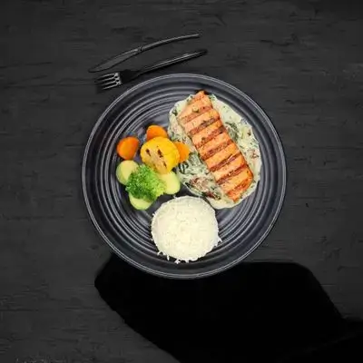 Creamy Tuscan Salmon(570 Cal | P:36G)
