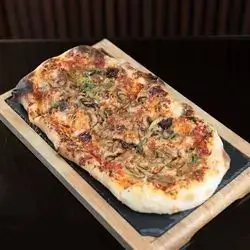 Pizza Vinery's Signature