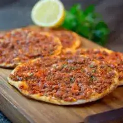 Medium Lahmacun