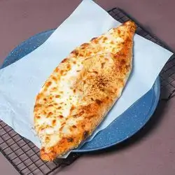 Spicy Chicken Fatayer With Cheese