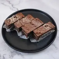 Nutella cake slice 