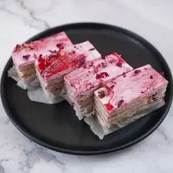 Berry Cake slice 
