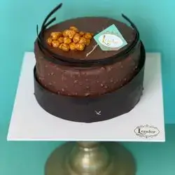 كيك شوكولاتة بالبندق