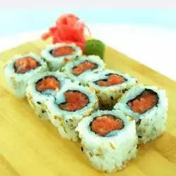 Spicy Salmon Roll With Crunch