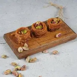 Oush Bulbul With Halab Pistachio