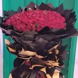 Large Bouquet Of Red Roses