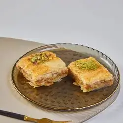 Iraqi Asia Klaj With Pistachio