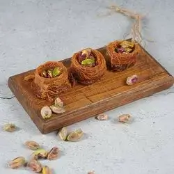 Ish Albulbul With Halabi Pistachio