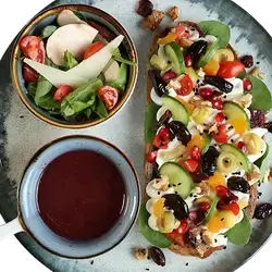 Labneh tartine