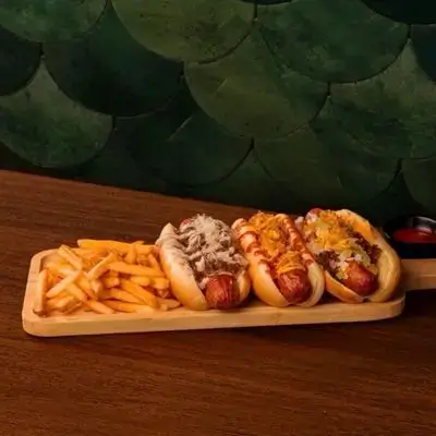 Crazy hot dog plate