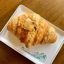 Lotus Croissant