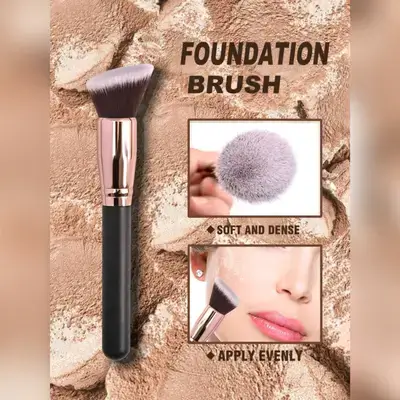 1 Large Oblique Head Foundation Make-Up Brush,
