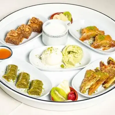 Dessert Sinisi with Ice Cream