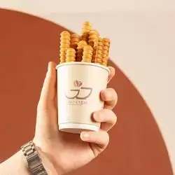 Two Cups Fingers
