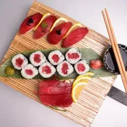 Tuna Sushi and Sashimi Lovers  -15 pcs