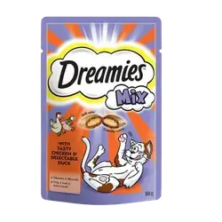 Dreamies Mix cat treats with chicken and duck flavors.