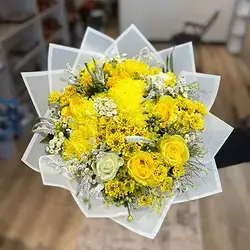 Yellow and White Flower Bouquet