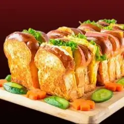 Halloumi Box 12 Sandwiches