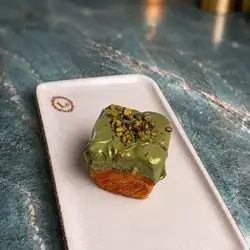 Cube croissant pistachio