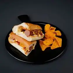 Frankfurter (Hot Dog)