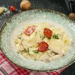 Fettuccine Alfredo