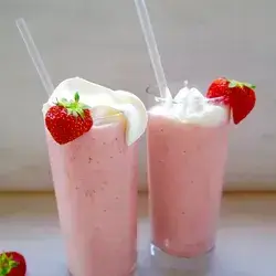 Strawberry Cocktail With Ice Cream
