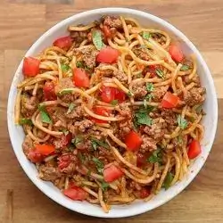 سباغیتي لحم