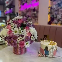 Special Chocolate Cake For 8 Person With Flower