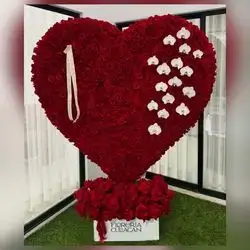 Heart-Shaped Natural Flower Stand
