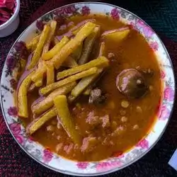 شله ی قیمه و په تاته