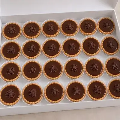 Chocolate mini tart box