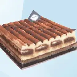 tiramissu cake