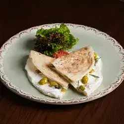 Labneh With Thyme Tolmiyeh