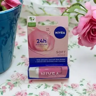 NIVEA Soft Rose Lip Care