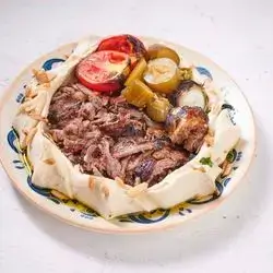Hummus With Meat Shawarma
