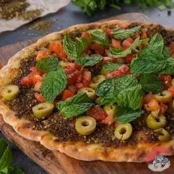 Zaatar and Vegetables Manakish