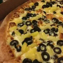 Corn And Olive Pizza