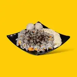 Bubble Waffles With Oreo Sauce