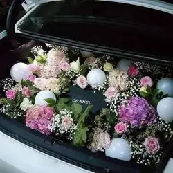 Car & Flowers Arrangement 7