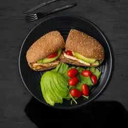 Chicken Avocado Sandwich (385 Calories)